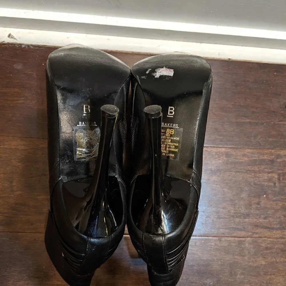 Baker's Samantha leather bootie black size 8